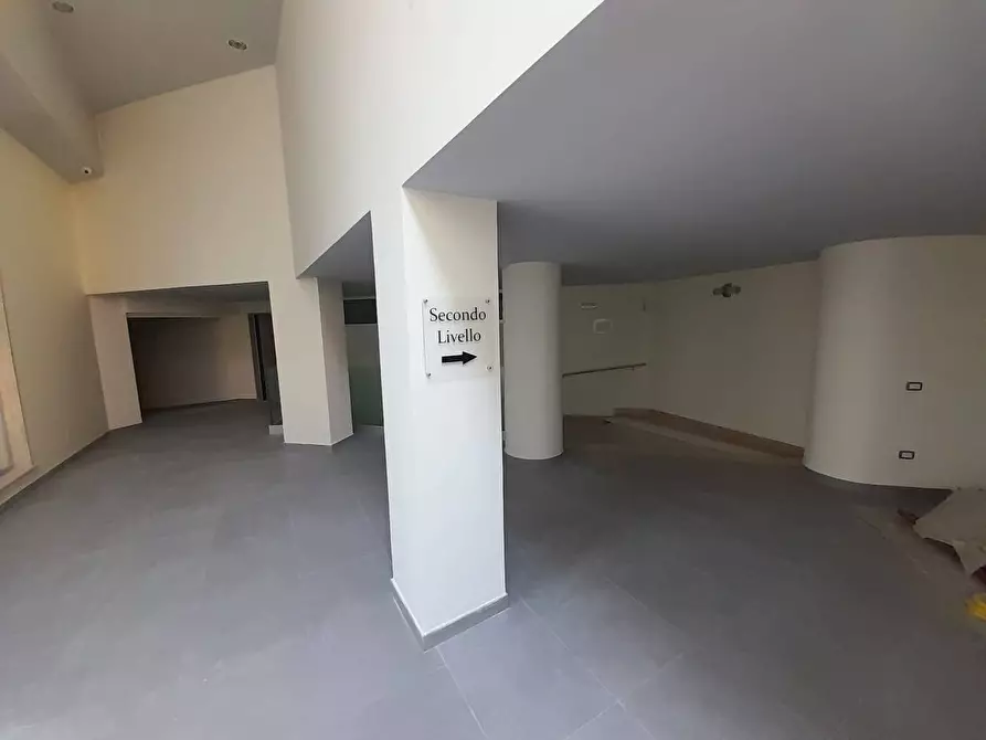 Immagine 15 di Palazzo in vendita  in Via San Berardino a Eboli