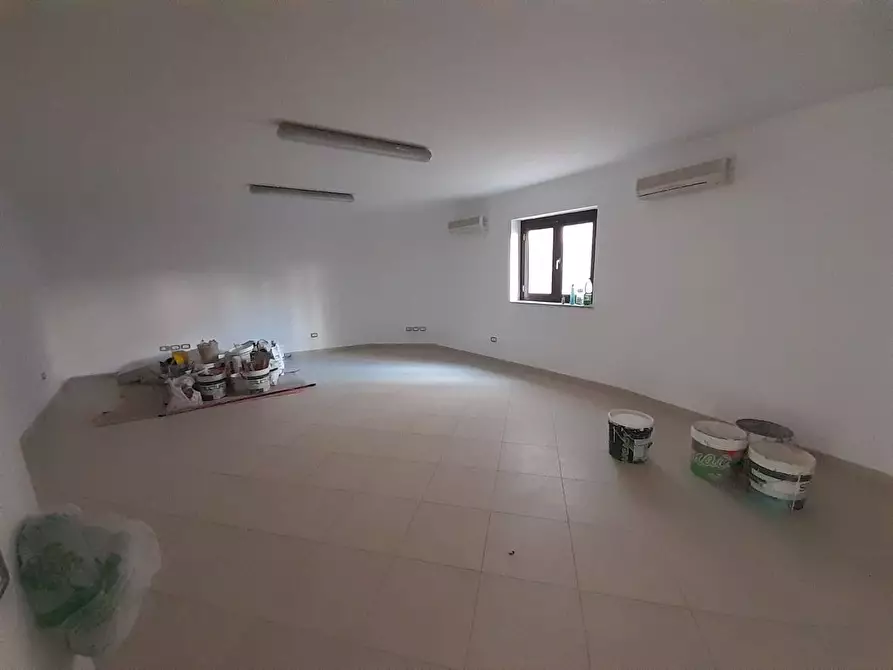 Immagine 22 di Palazzo in vendita  in Via San Berardino a Eboli