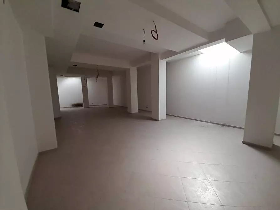 Immagine 23 di Palazzo in vendita  in Via San Berardino a Eboli