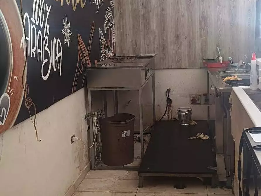 Immagine 8 di Locale commerciale in vendita  in Via Napoli 7 a Maddaloni