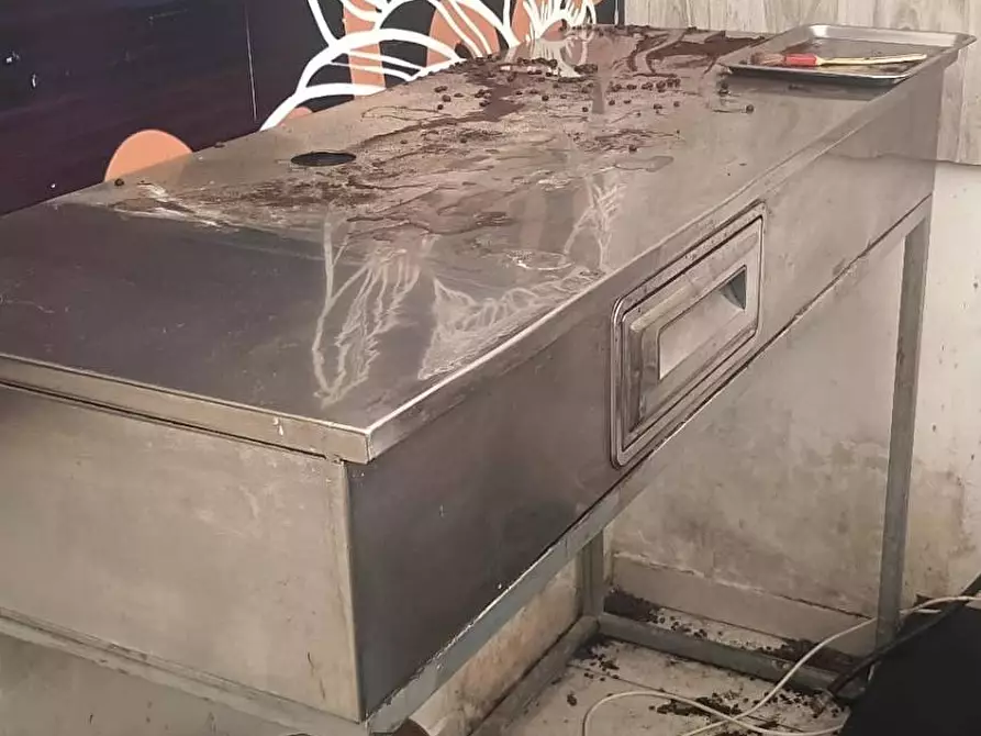Immagine 10 di Locale commerciale in vendita  in Via Napoli 7 a Maddaloni