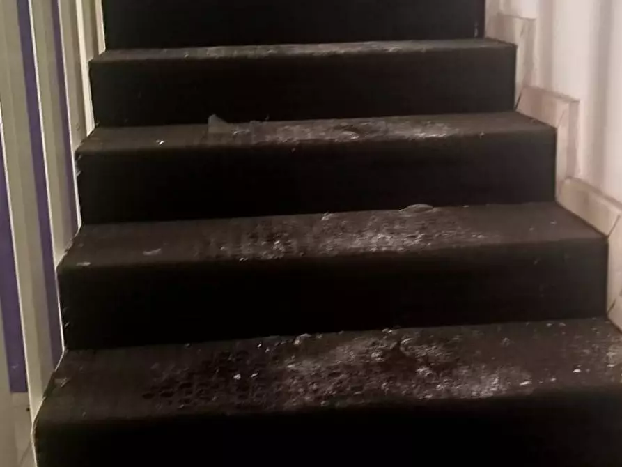 Immagine 14 di Locale commerciale in vendita  in Via Napoli 7 a Maddaloni