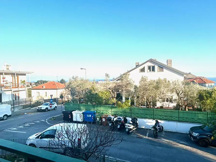 Immagine 2 di Appartamento in vendita  a Savona