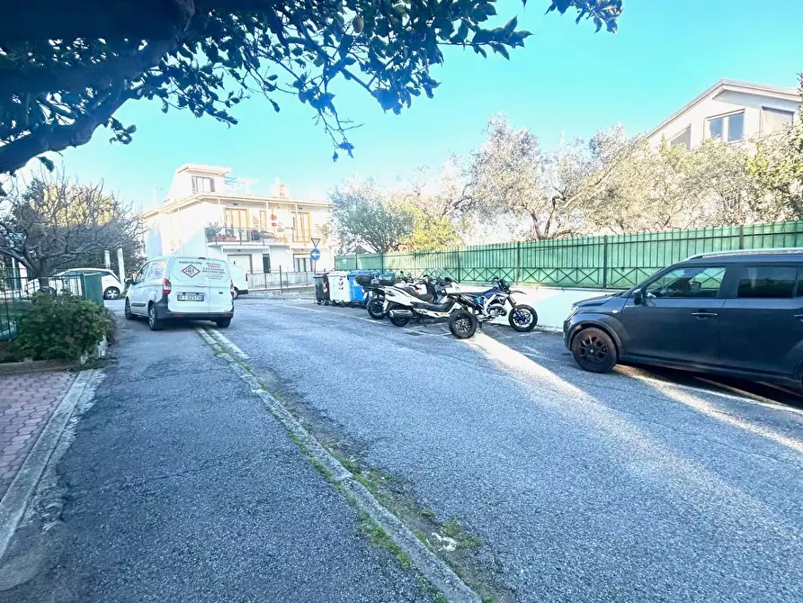 Immagine 16 di Appartamento in vendita  a Savona