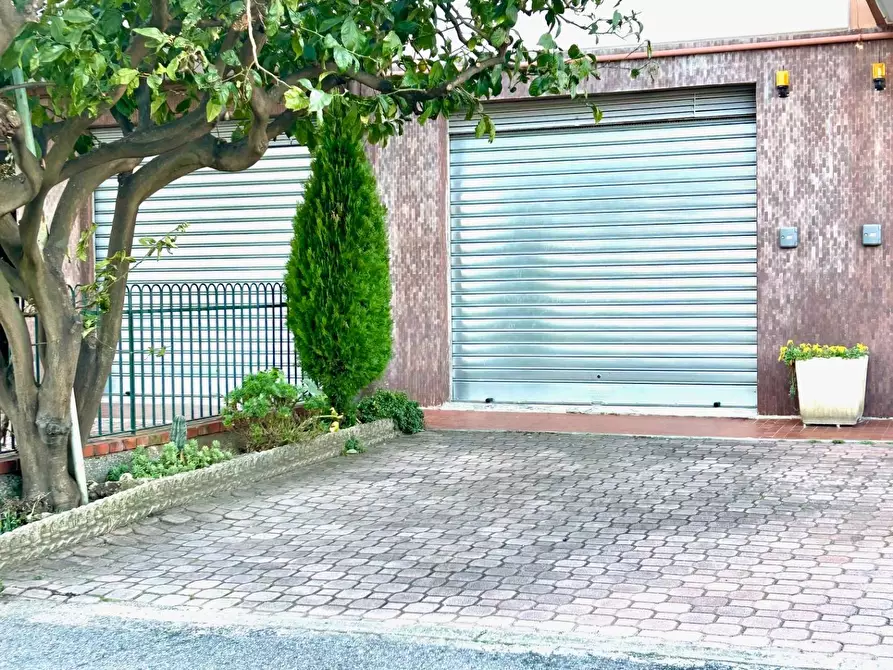 Immagine 19 di Appartamento in vendita  a Savona