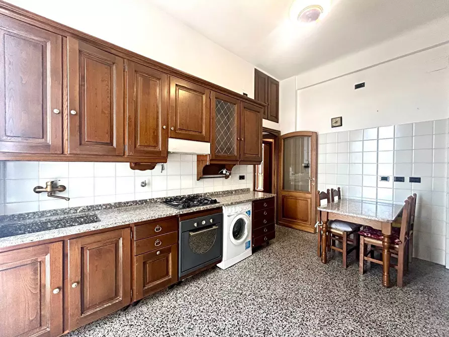 Immagine 13 di Appartamento in vendita  in CORSO RICCI 2 a Savona