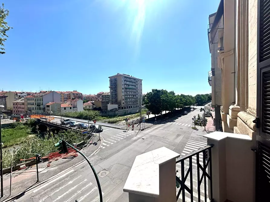 Immagine 2 di Appartamento in vendita  in CORSO RICCI 2 a Savona