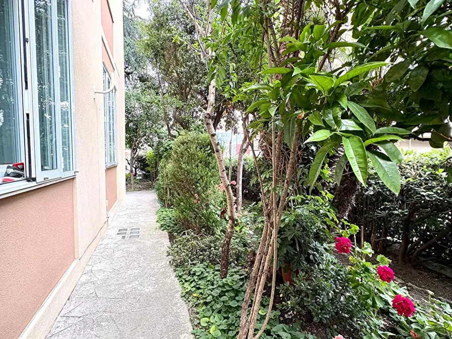 Immagine 24 di Appartamento in vendita  in Via Servettaz a Savona