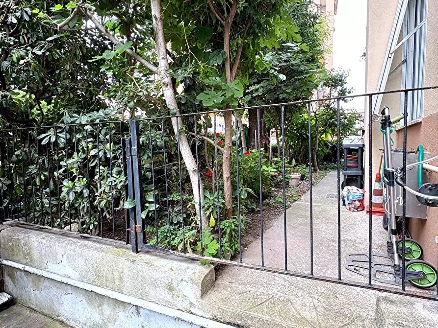 Immagine 26 di Appartamento in vendita  in Via Servettaz a Savona