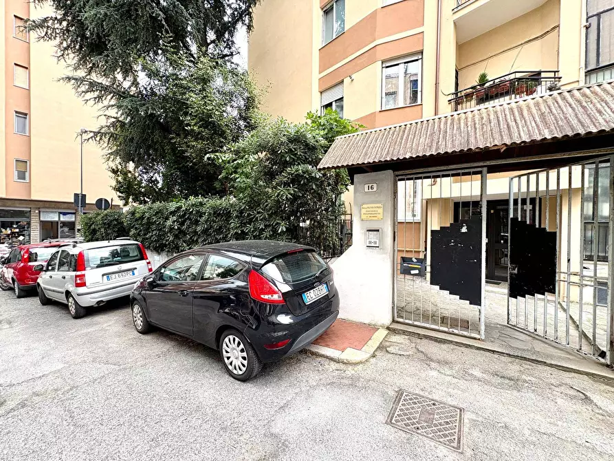 Immagine 20 di Appartamento in vendita  in Via Servettaz a Savona