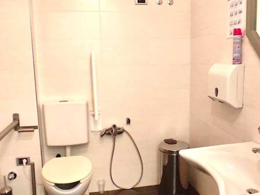 Immagine 21 di Appartamento in vendita  in Via Garassino a Savona