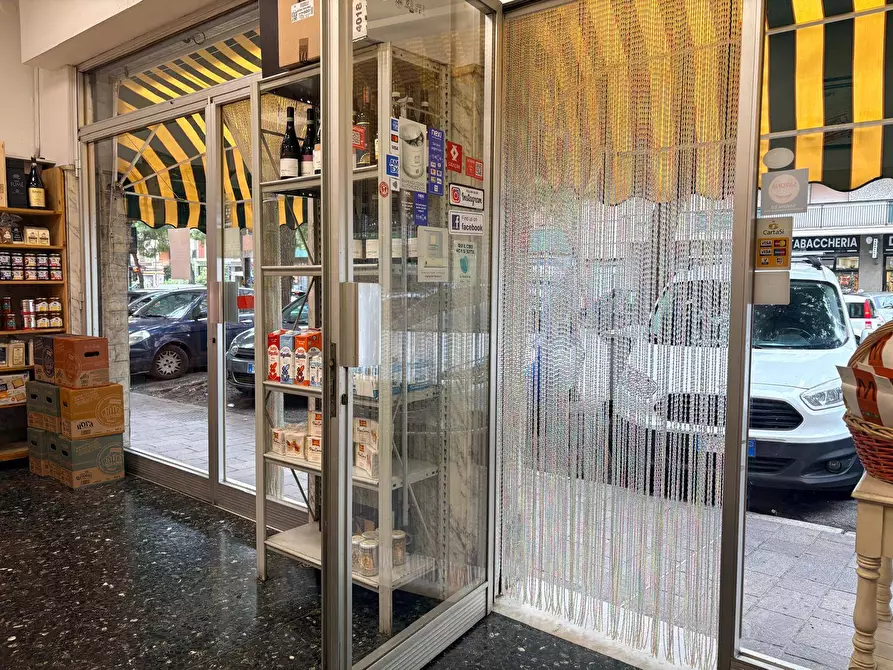 Immagine 2 di Attività commerciale in vendita  in Corso Tardy e Benech a Savona