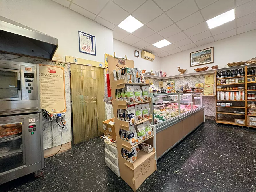 Immagine 4 di Attività commerciale in vendita  in Corso Tardy e Benech a Savona
