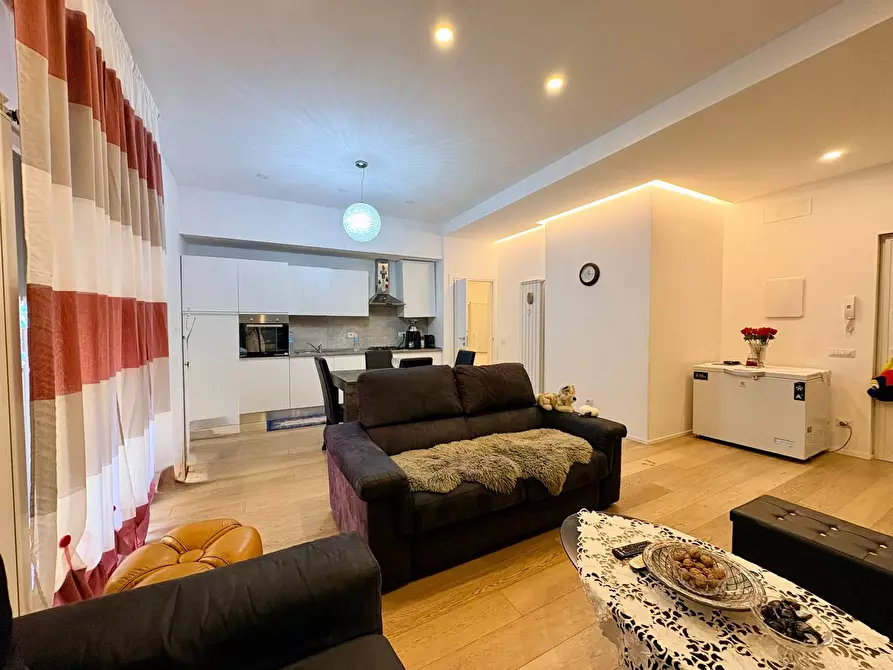 Immagine 3 di Appartamento in vendita  in CORSO ITALIA a Savona