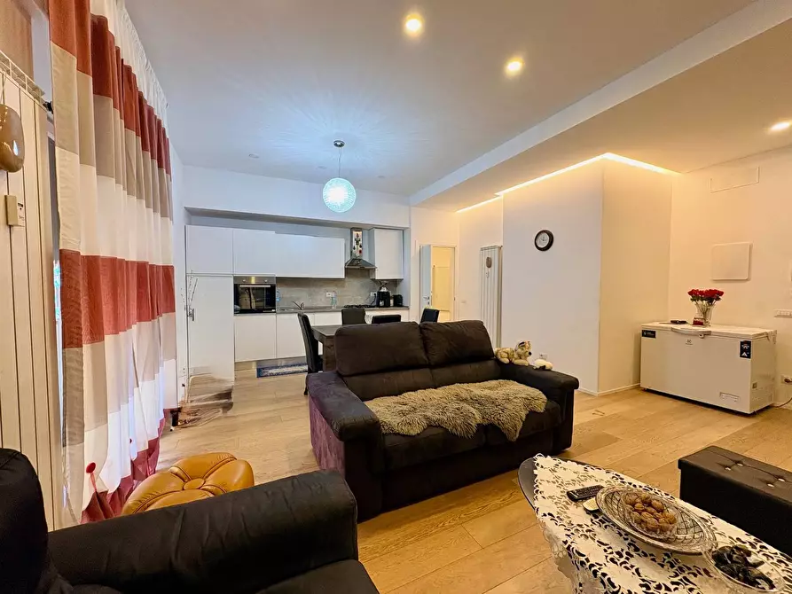 Immagine 4 di Appartamento in vendita  in CORSO ITALIA a Savona