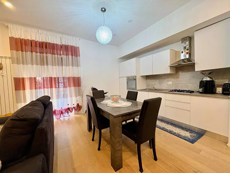 Immagine 5 di Appartamento in vendita  in CORSO ITALIA a Savona