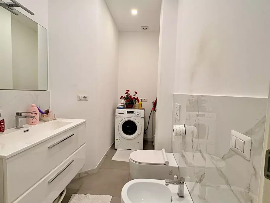 Immagine 29 di Appartamento in vendita  in CORSO ITALIA a Savona