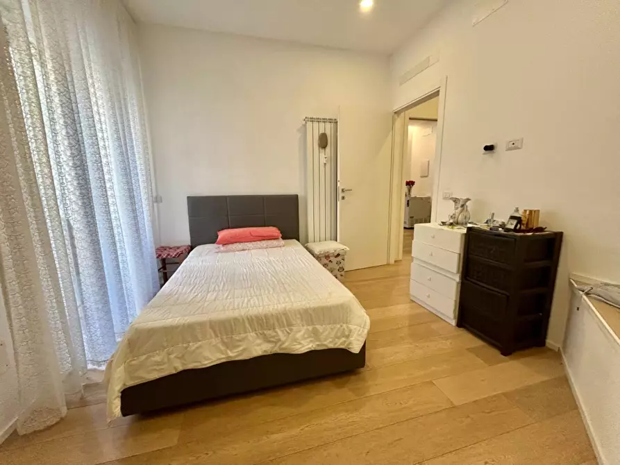 Immagine 14 di Appartamento in vendita  in CORSO ITALIA a Savona