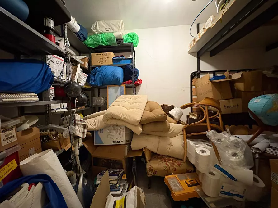 Immagine 15 di Locale commerciale in vendita  in Via Untoria a Savona