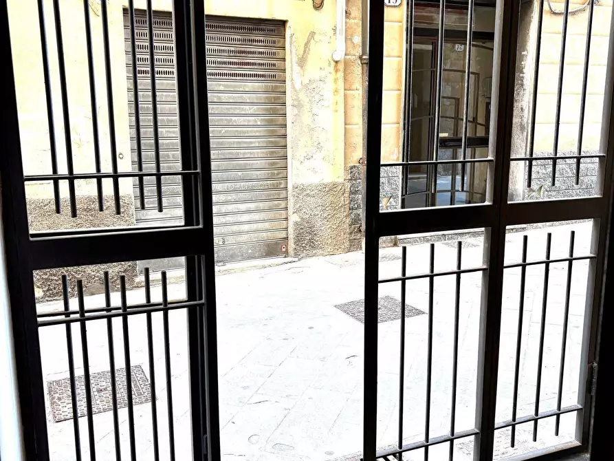 Immagine 4 di Locale commerciale in vendita  in Via Untoria a Savona