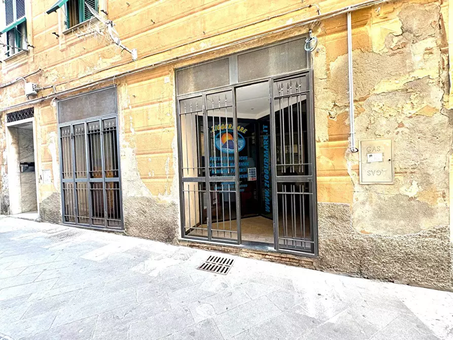 Immagine 5 di Locale commerciale in vendita  in Via Untoria a Savona