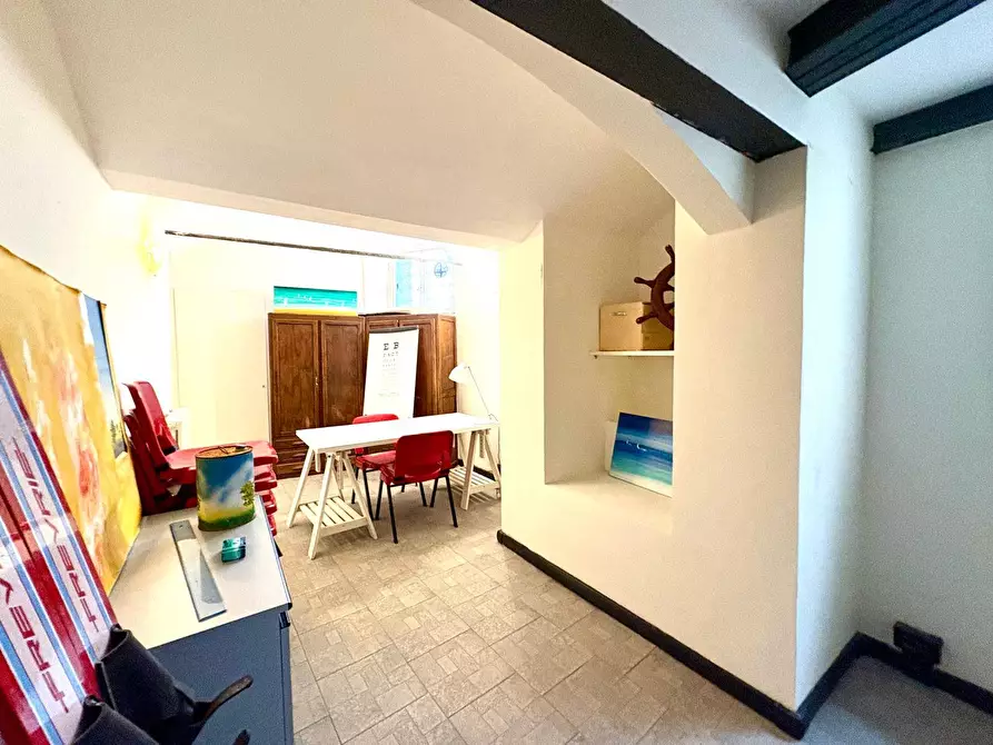 Immagine 6 di Locale commerciale in vendita  in Via Untoria a Savona