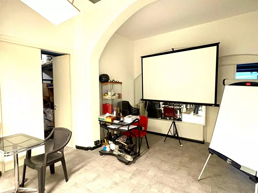 Immagine 8 di Locale commerciale in vendita  in Via Untoria a Savona