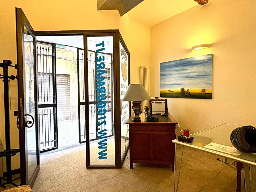 Immagine 1 di Locale commerciale in vendita  in Via Untoria a Savona