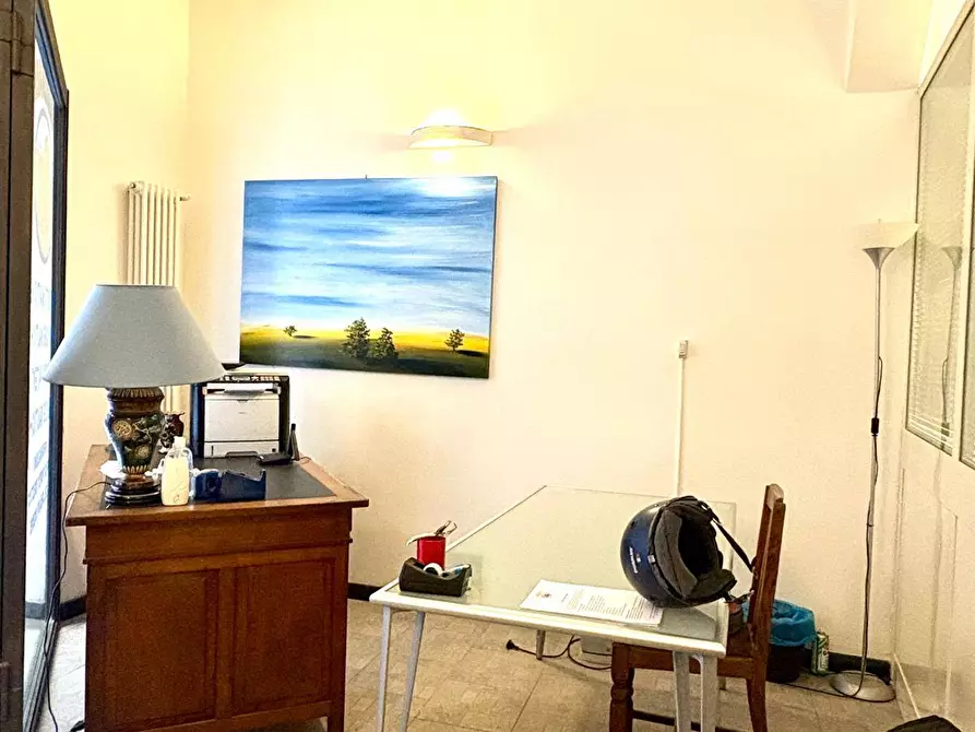 Immagine 7 di Locale commerciale in vendita  in Via Untoria a Savona