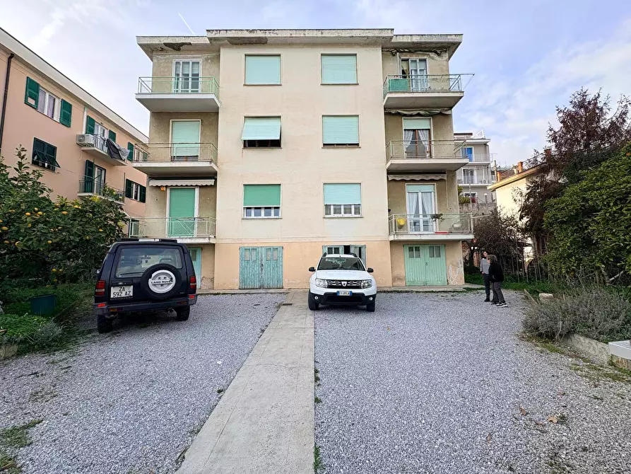 Immagine 3 di Appartamento in vendita  in Via Barba a Savona