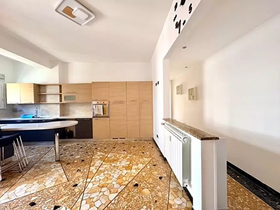 Immagine 6 di Appartamento in vendita  in VIA CARISSIMO E CROTTI 3 a Savona