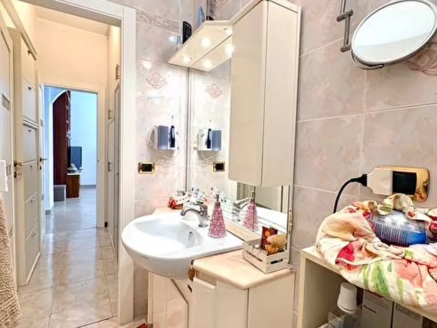 Immagine 38 di Appartamento in vendita  in Corso tardy e Benech 16 a Savona