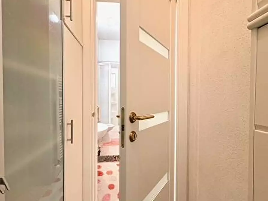 Immagine 37 di Appartamento in vendita  in Corso tardy e Benech 16 a Savona