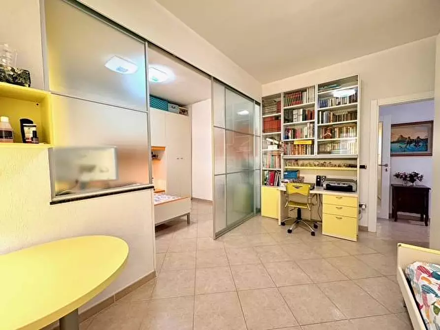 Immagine 33 di Appartamento in vendita  in Corso tardy e Benech 16 a Savona