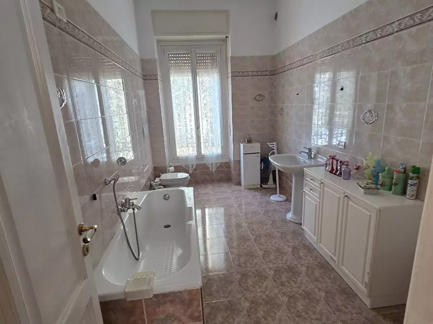 Immagine 45 di Appartamento in vendita  in Via Iv Novembre a Savona