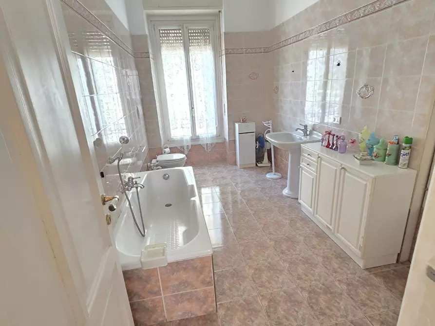 Immagine 46 di Appartamento in vendita  in Via Iv Novembre a Savona