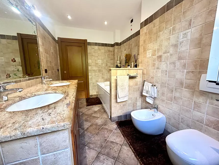 Immagine 16 di Appartamento in vendita  in VIA NOSTRA SIGNORA DEGLI ANGELI a Savona