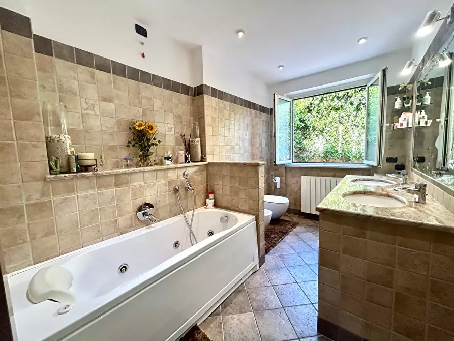 Immagine 33 di Appartamento in vendita  in VIA NOSTRA SIGNORA DEGLI ANGELI a Savona