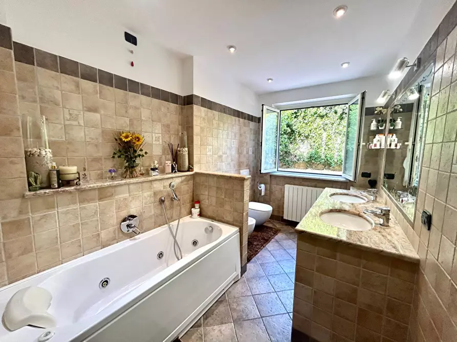 Immagine 34 di Appartamento in vendita  in VIA NOSTRA SIGNORA DEGLI ANGELI a Savona