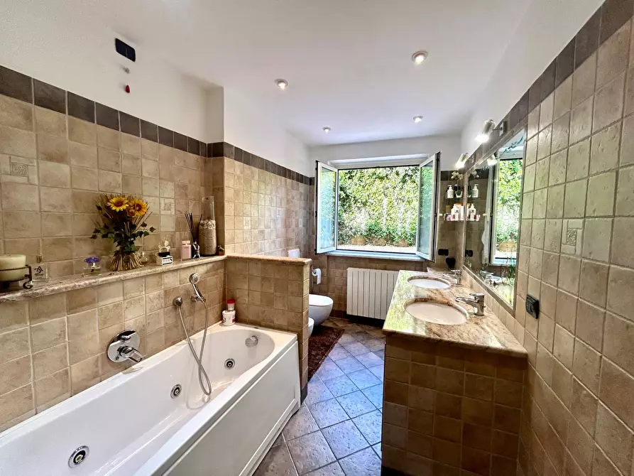 Immagine 32 di Appartamento in vendita  in VIA NOSTRA SIGNORA DEGLI ANGELI a Savona