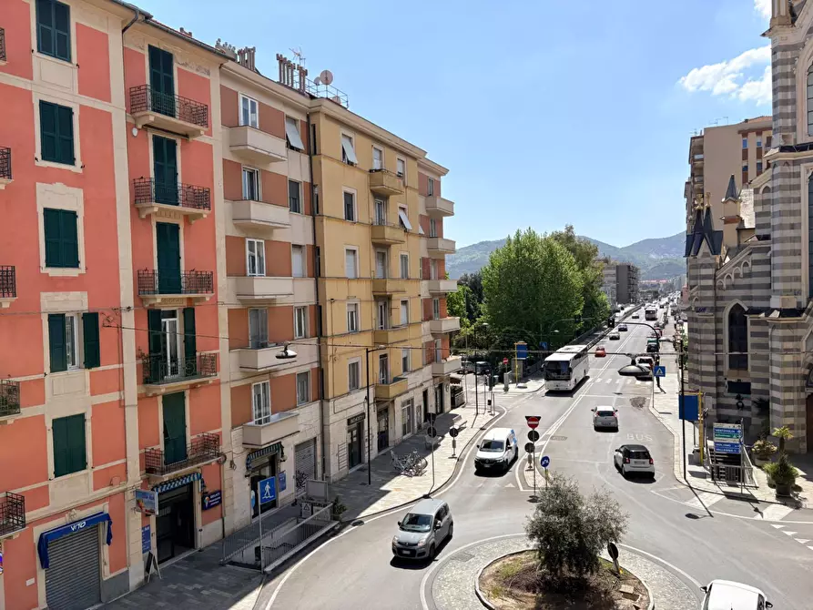 Immagine 4 di Appartamento in vendita  in Via Nizza 114 114 a Savona