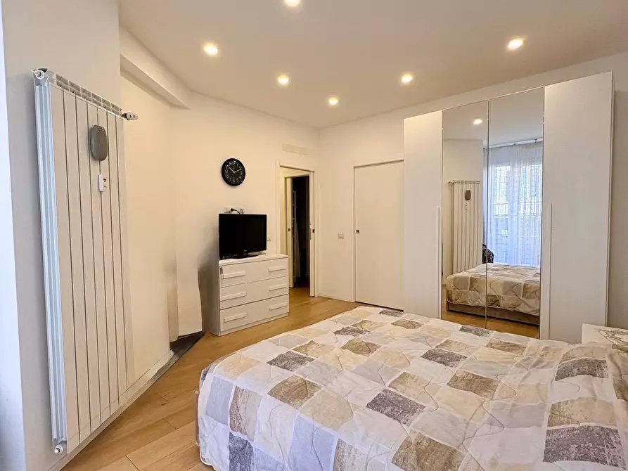 Immagine 13 di Appartamento in vendita  in CORSO ITALIA a Savona