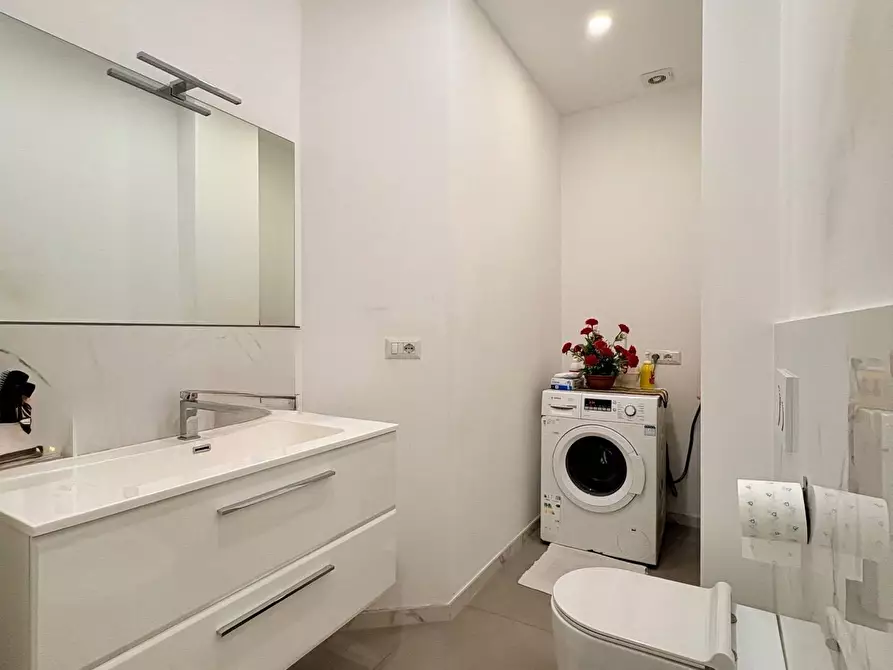 Immagine 25 di Appartamento in vendita  in CORSO ITALIA a Savona