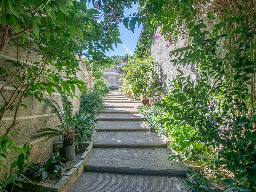 Immagine 7 di Villa in vendita  in VIA FONTANASSA a Savona