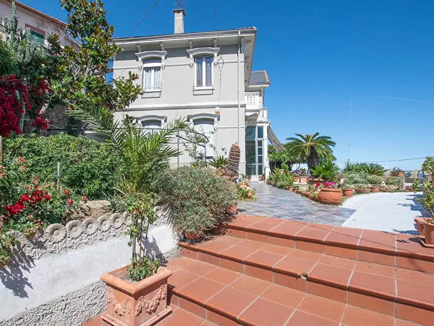 Immagine 5 di Villa in vendita  in VIA FONTANASSA a Savona