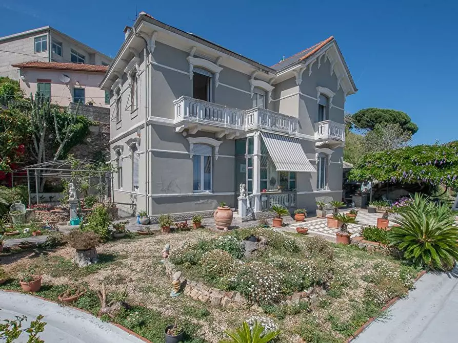Immagine 1 di Villa in vendita  in VIA FONTANASSA a Savona