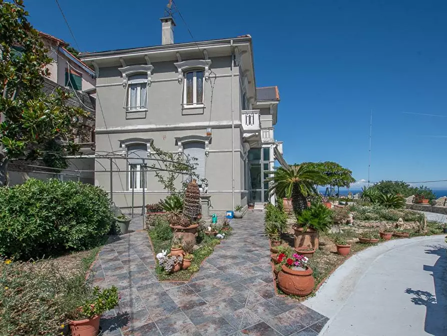 Immagine 2 di Villa in vendita  in VIA FONTANASSA a Savona
