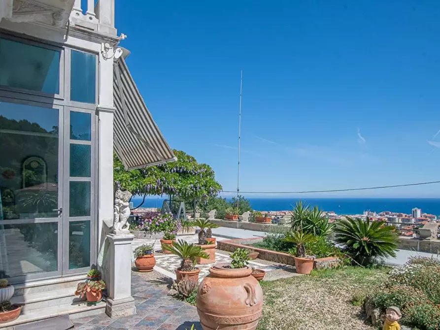 Immagine 12 di Villa in vendita  in VIA FONTANASSA a Savona