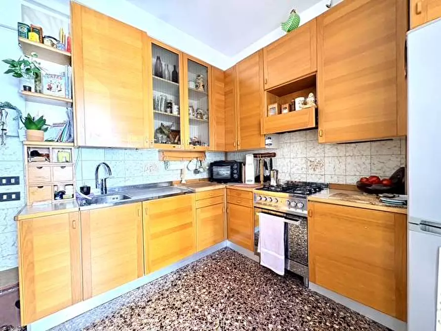 Immagine 2 di Appartamento in vendita  in via Corridoni 6 a Savona