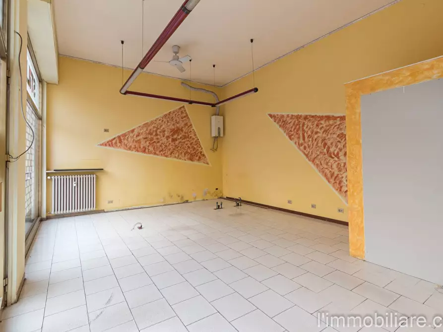 Immagine 9 di Negozio in affitto  in Via Monte Nero 6 a Verona
